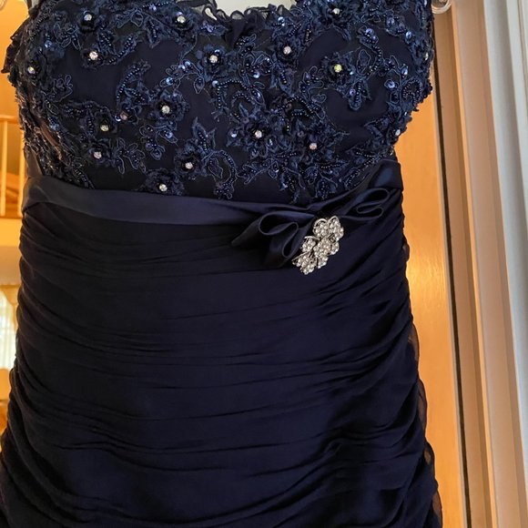 Mother of the Bride: Navy Gown - Picture 2 of 7
